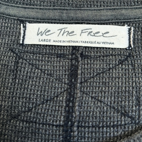 2/$25 WE THE FREE Waffle Knit Gray Long Sleeve Thermal Size Large - Picture 7 of 8
